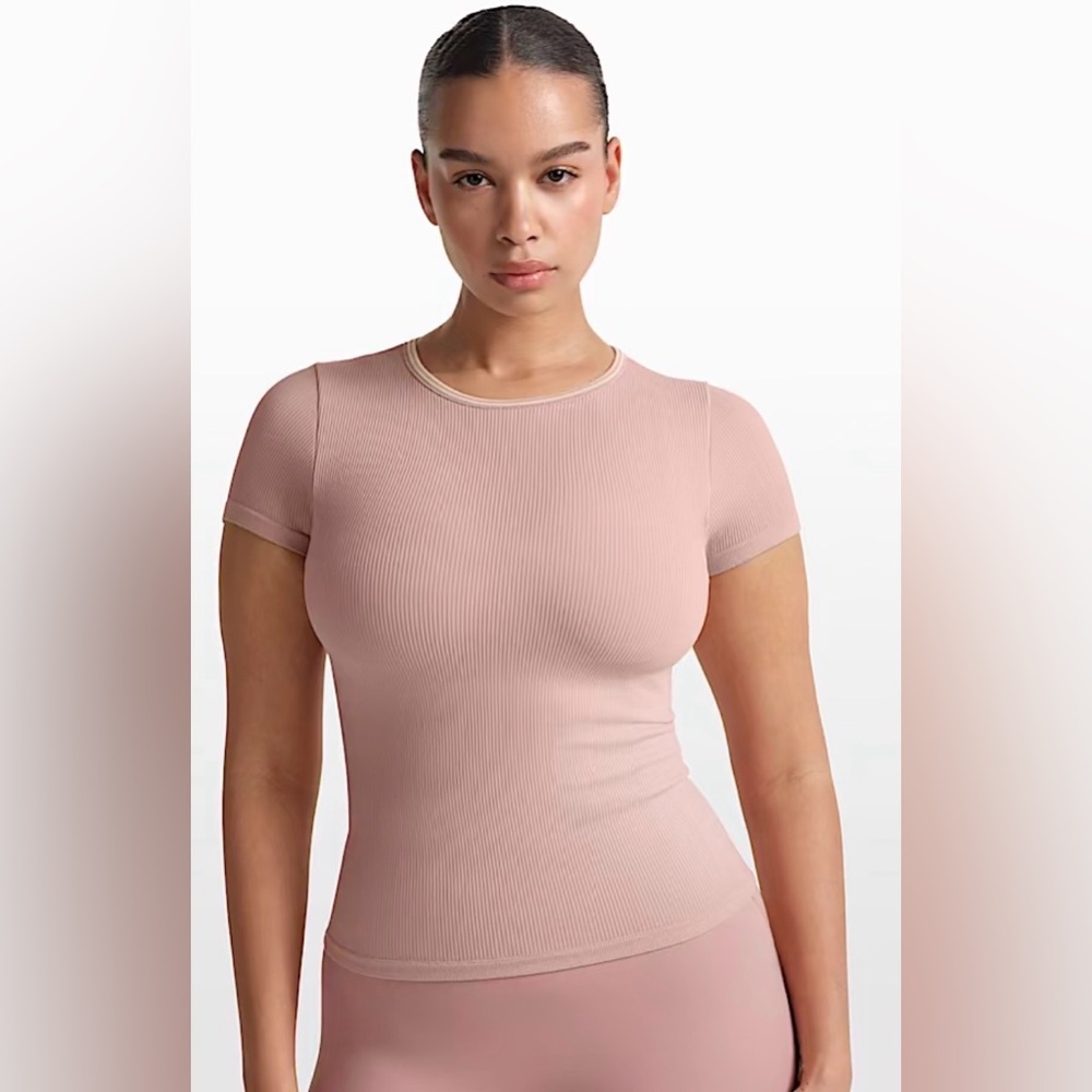 NikeSKIMS Ribbed Seamless Short-Sleeve Top Himalayan/Ecru M